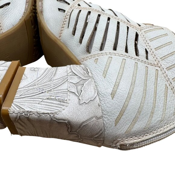 L'Artiste Angular Embossed/cut-outs Peep toe ankle Heel booties Women's sz 8.5 - Picture 9 of 12